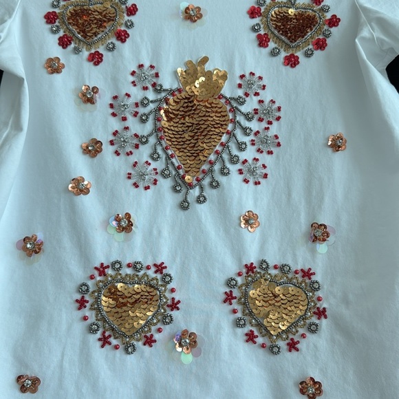 White T-Shirt with Gold and Red Embroidery Size S - Picture 4 of 13